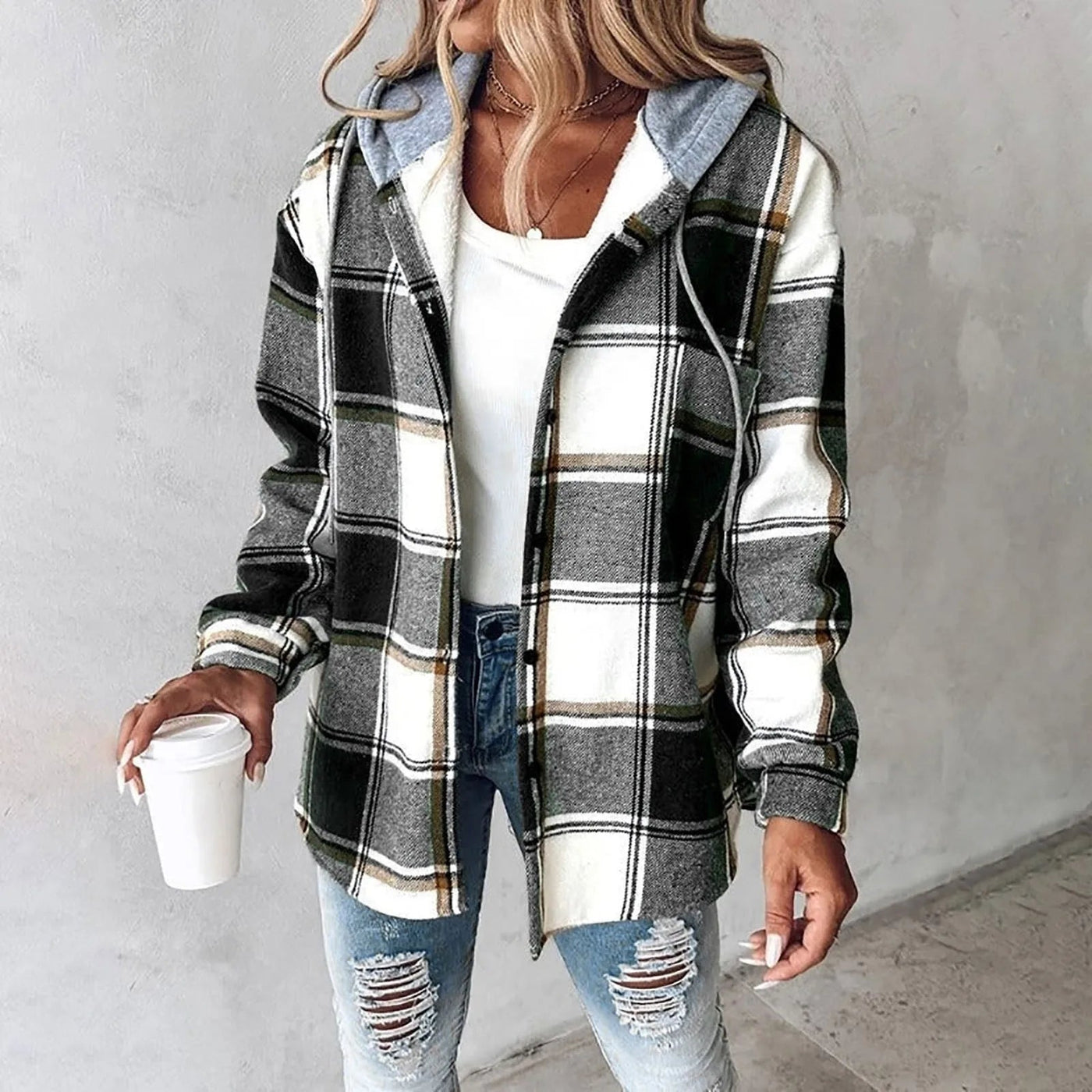 Elodie – The Effortless Plaid Jacket