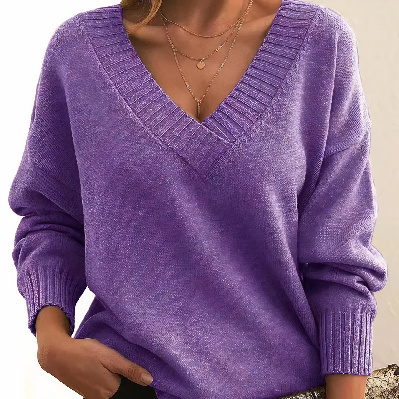 Amara – V-Neck Sweater
